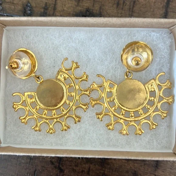 Emerald and Gold Handmade Chandelier Earrings - Picture 3 of 8